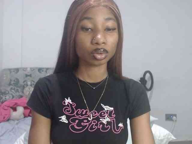 Mona_Keyis webcam