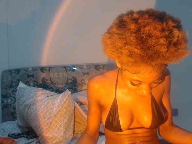Mona_Keyis webcam