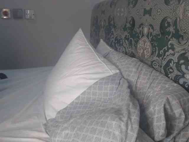 Mona_Keyis webcam