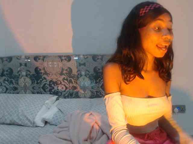 Mona_Keyis webcam