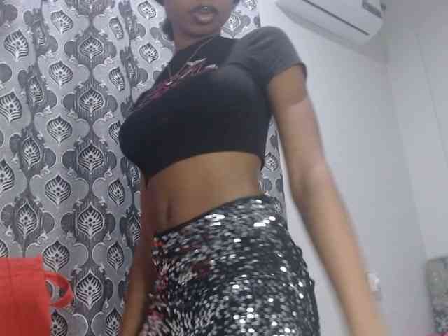 Mona_Keyis webcam