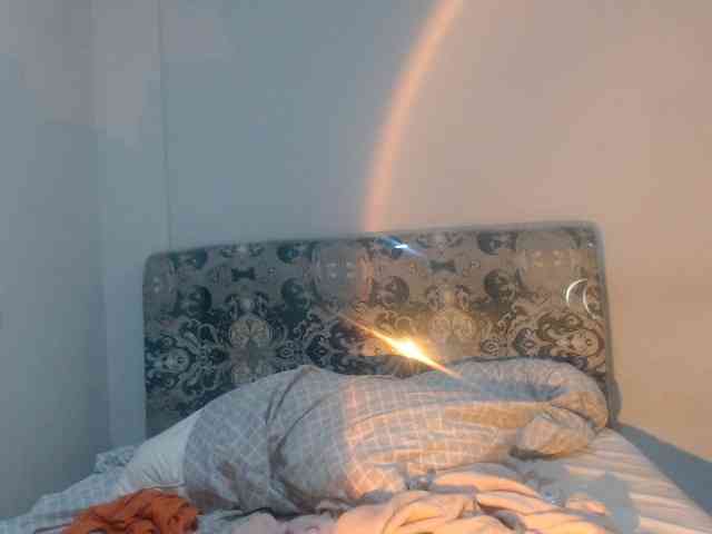 Mona_Keyis webcam