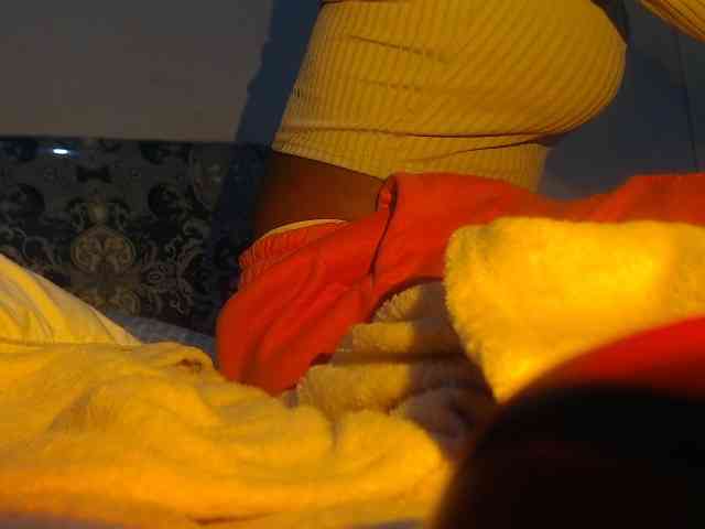 Mona_Keyis webcam