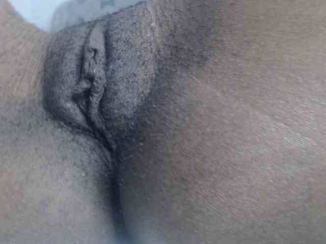 Mona_Keyis webcam