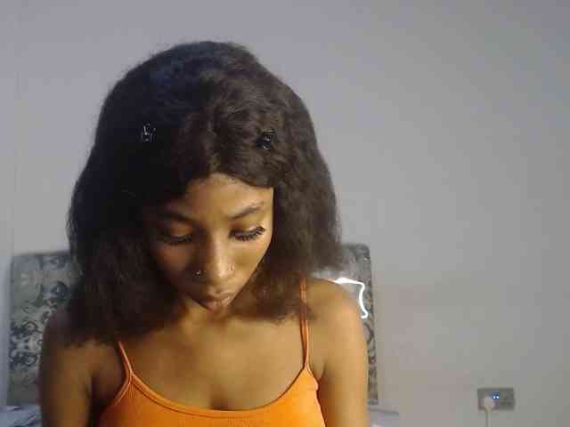 Mona_Keyis webcam