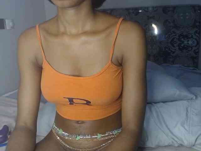 Mona_Keyis webcam