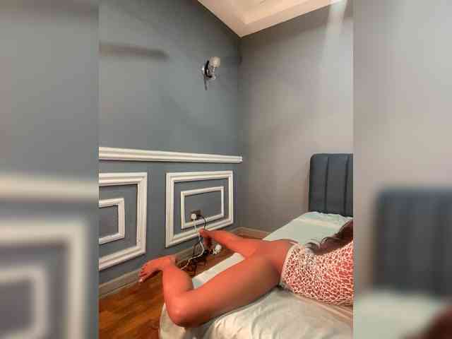 Mona_Keyis webcam