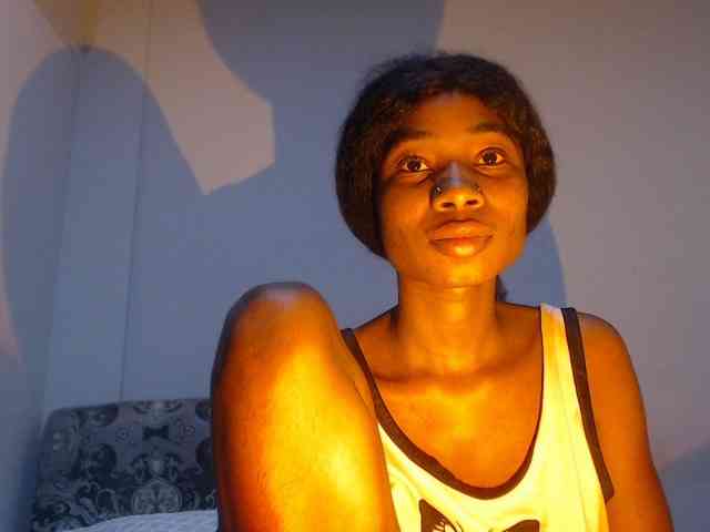 Mona_Keyis webcam