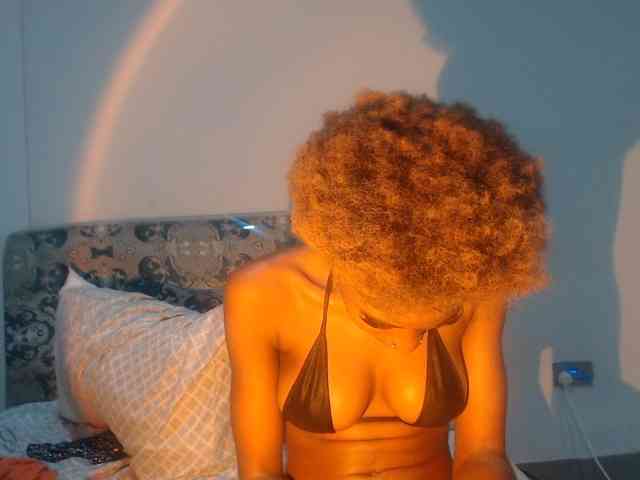 Mona_Keyis webcam