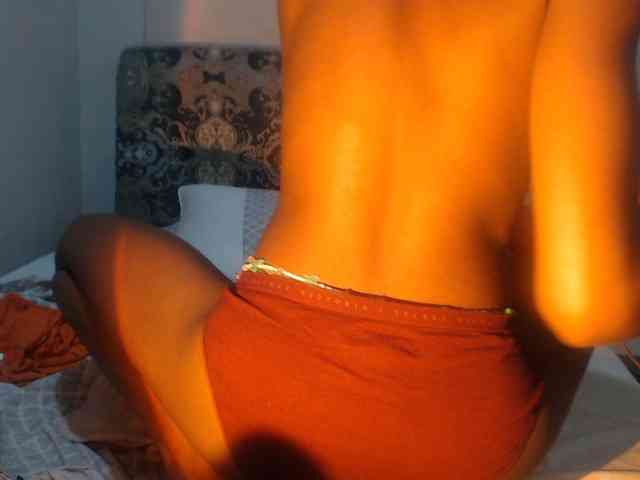 Mona_Keyis webcam
