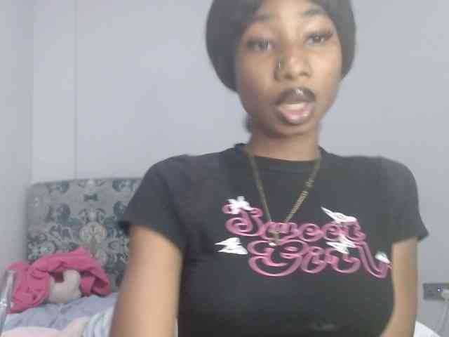 Mona_Keyis webcam