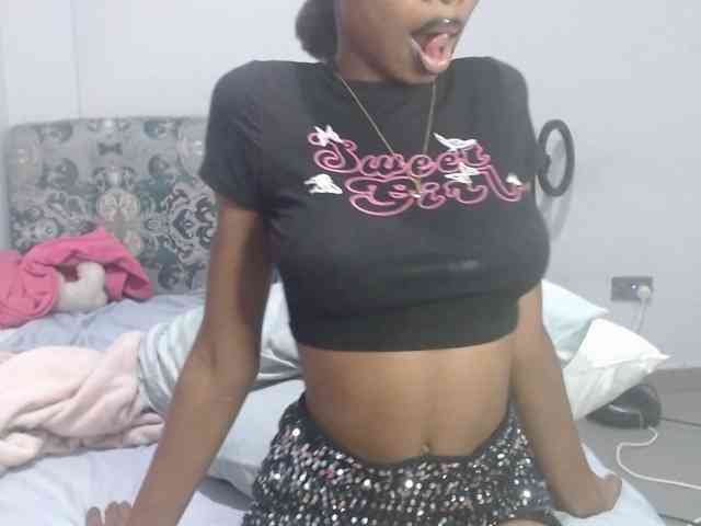Mona_Keyis webcam