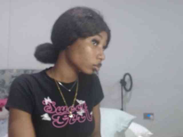 Mona_Keyis webcam
