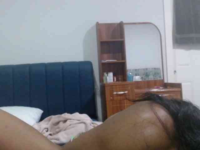 Mona_Keyis webcam