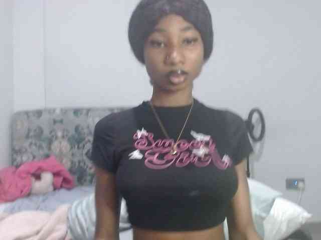 Mona_Keyis webcam