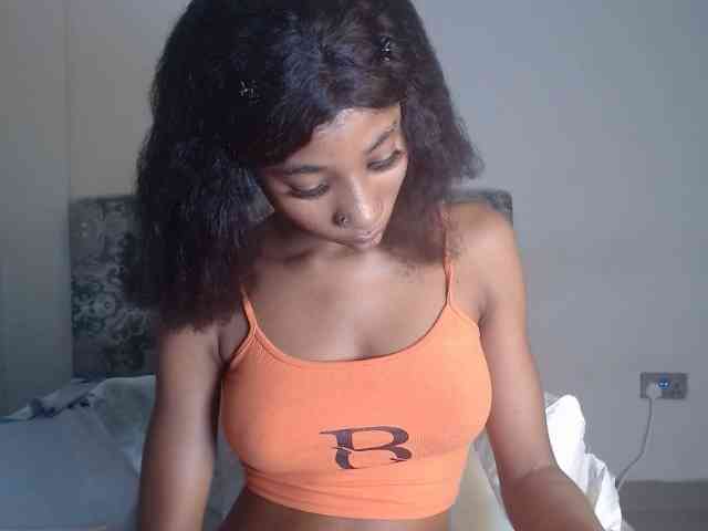 Mona_Keyis webcam