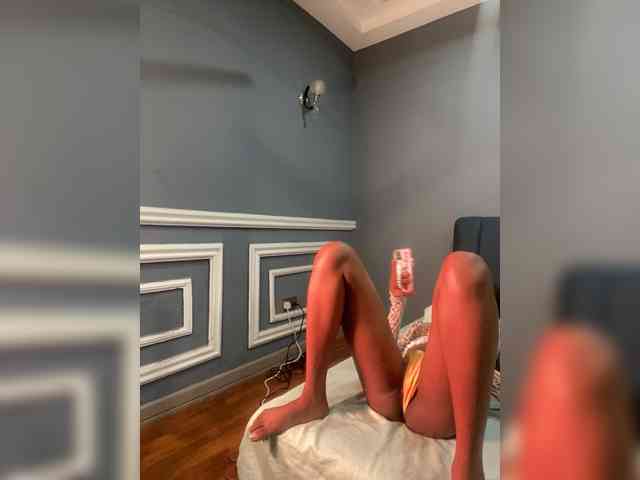 Mona_Keyis webcam