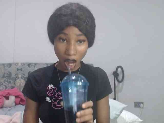 Mona_Keyis webcam