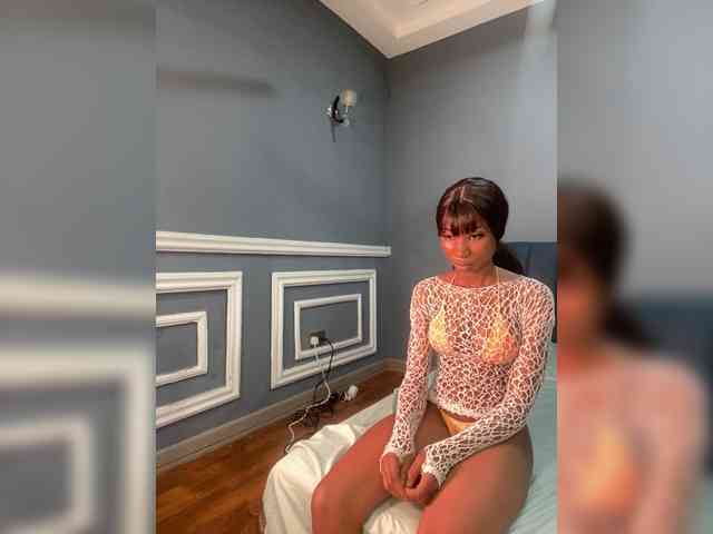 Mona_Keyis webcam