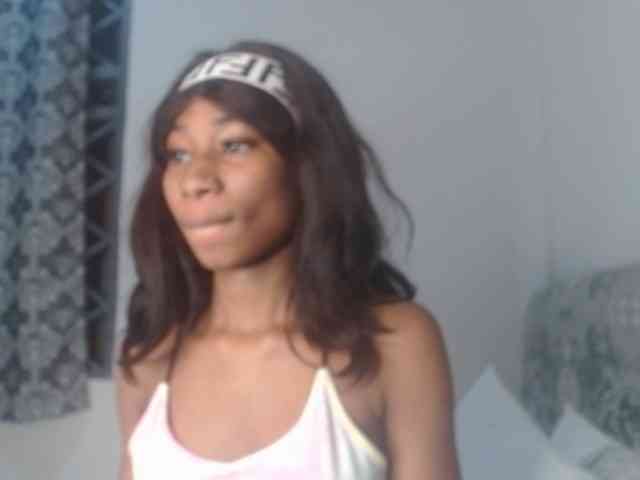 Mona_Keyis webcam