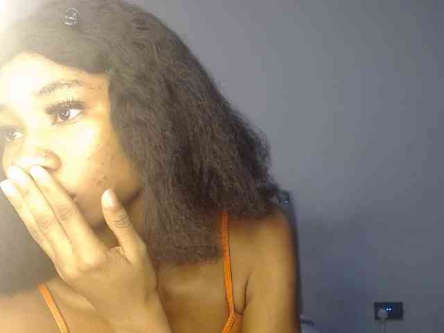 Mona_Keyis webcam