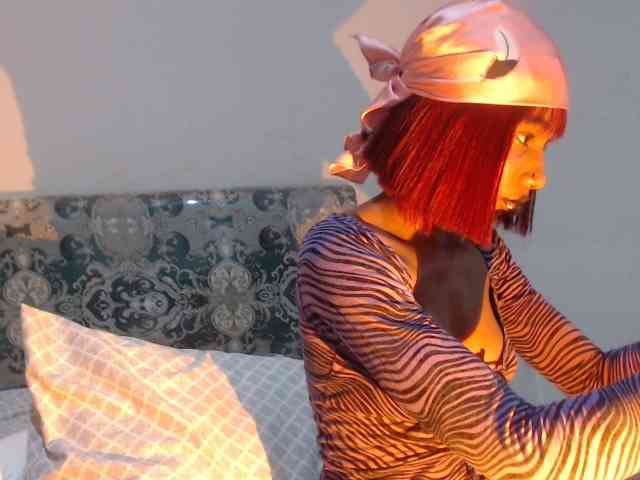 Mona_Keyis webcam