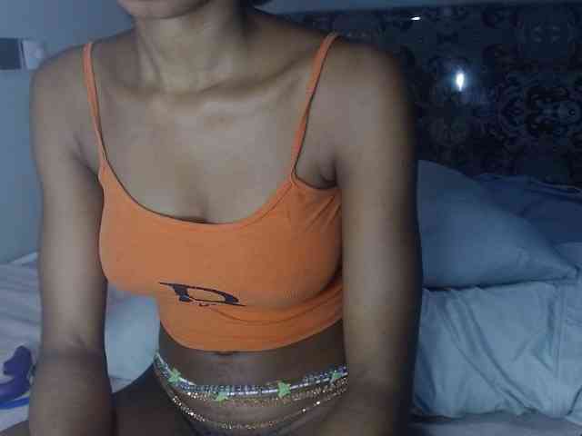 Mona_Keyis webcam