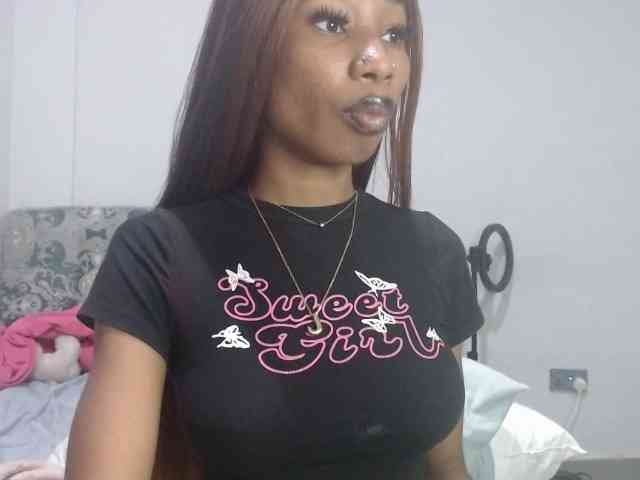Mona_Keyis webcam