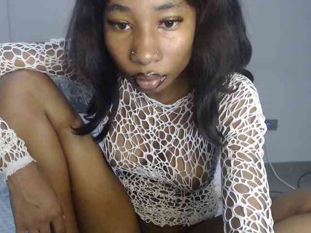 Mona_Keyis webcam