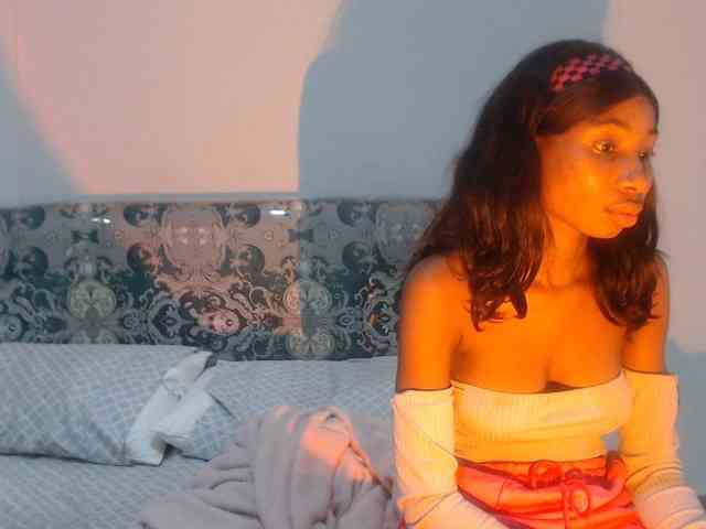 Mona_Keyis webcam