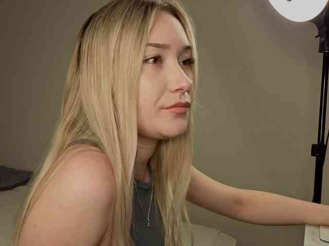 Blond-Whine webcam