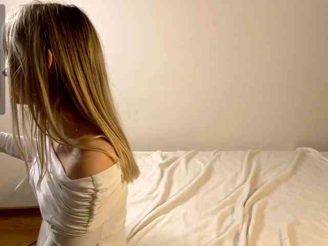 Blond-Whine webcam