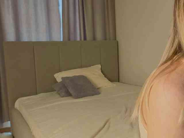 Blond-Whine webcam