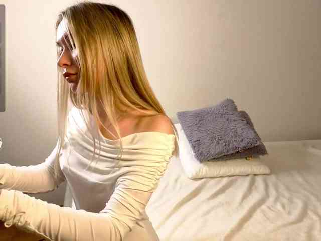 Blond-Whine webcam