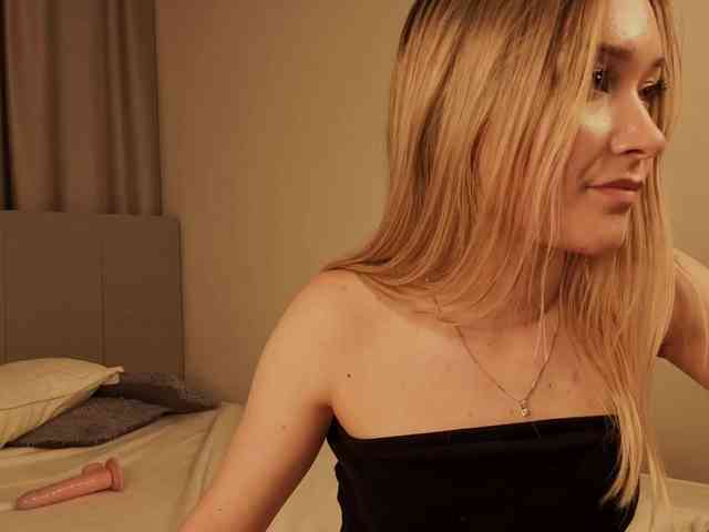 Blond-Whine webcam