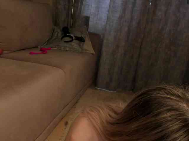 Blond-Whine webcam