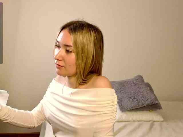 Blond-Whine webcam