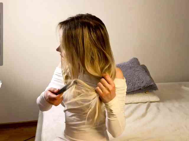 Blond-Whine webcam