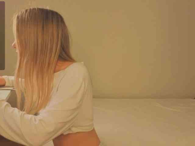 Blond-Whine webcam