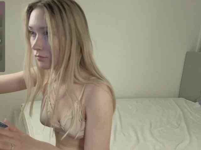 Blond-Whine webcam