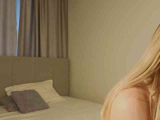 Blond-Whine webcam