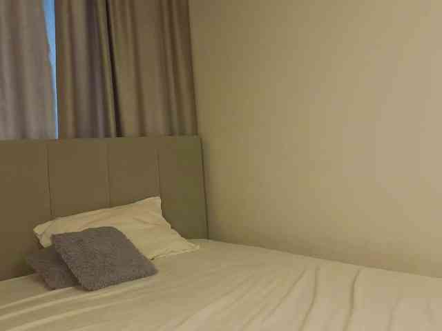 Blond-Whine Live Webcam on BongaCams