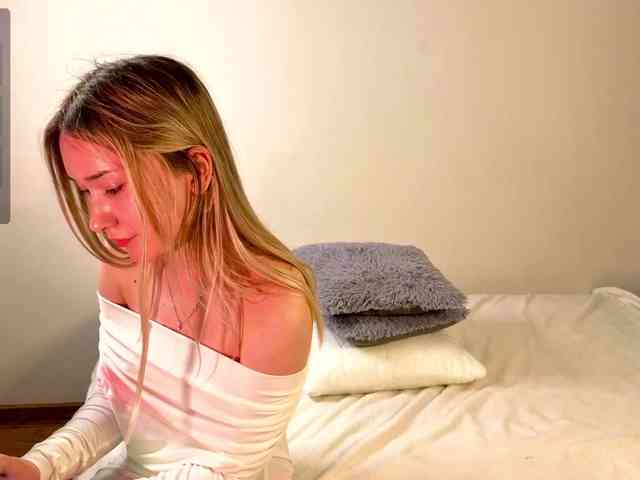 Blond-Whine webcam