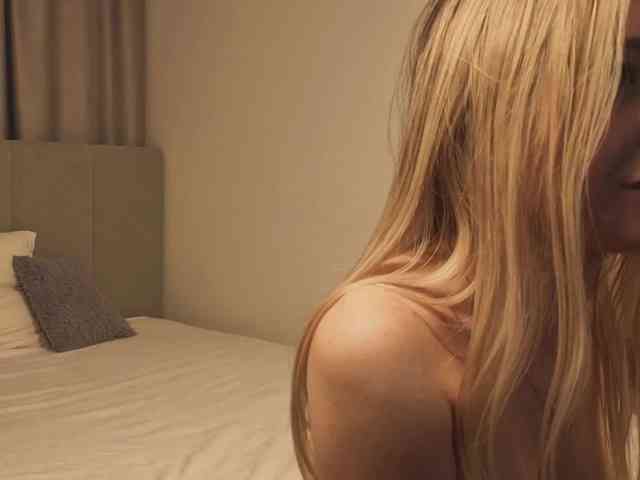 Blond-Whine's webcam live show