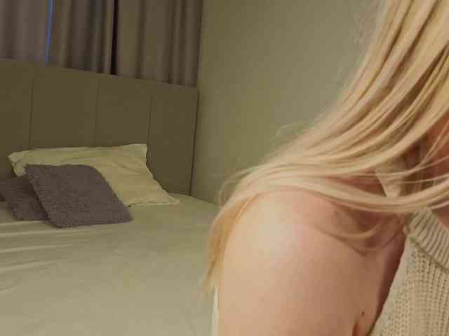 Blond-Whine webcam