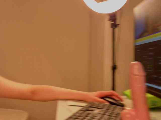 Blond-Whine webcam