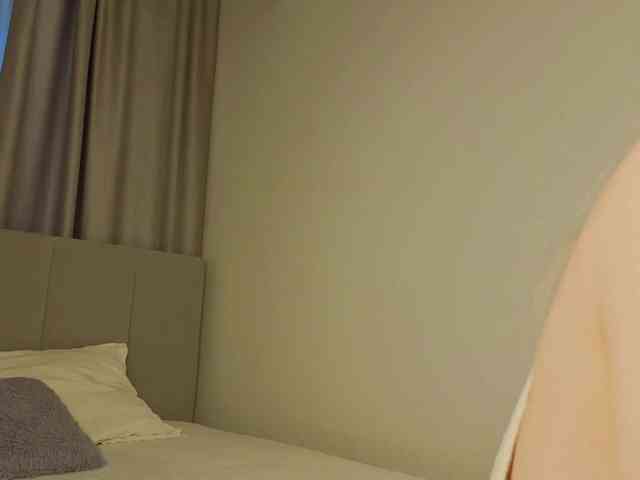 Blond-Whine webcam