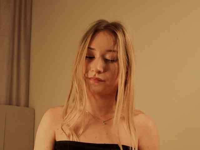 Blond-Whine webcam