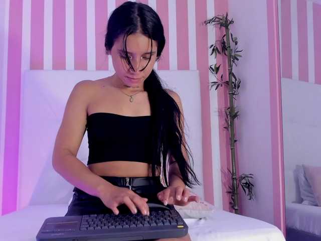 Maddy-Norton's BongaCams show and profile