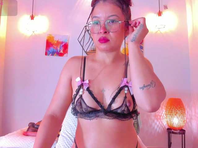 Karlaliones's BongaCams show and profile